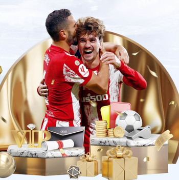 比赛第70分钟，费利佩拿球扔边裁，被马宁出示黄牌